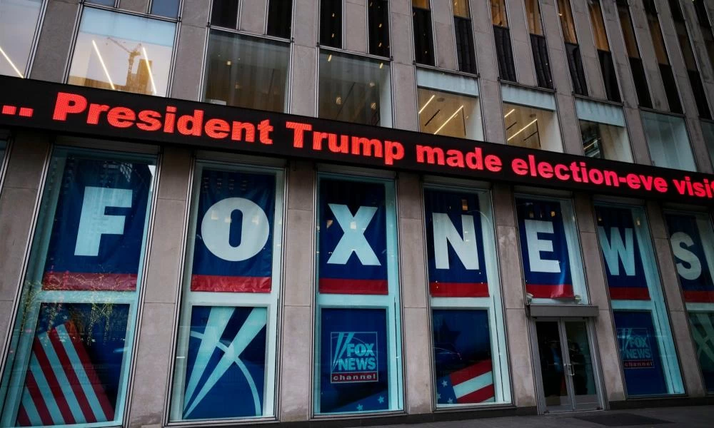 Αποζημίωση ύψους 1,6 δισ. δολ. ζητούν από το Fox News λόγω Τραμπ